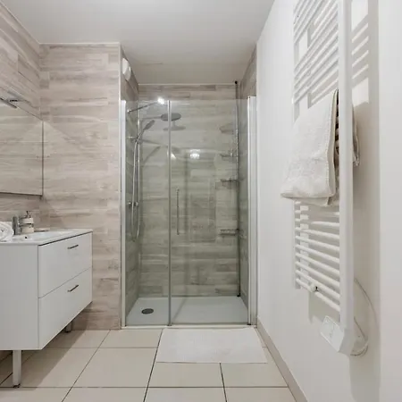 Amedee Saint Germain Διαμέρισμα *