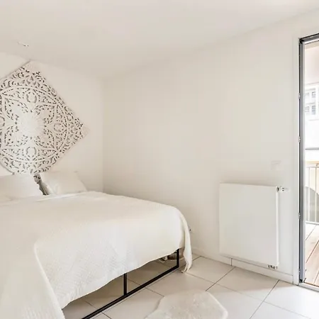 Apartment Amedee Saint Germain